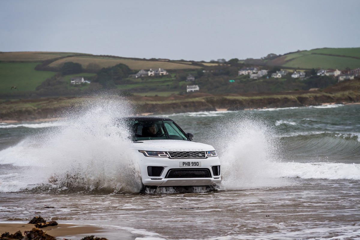 Xem Range Rover Sport 2018 “vuot bien” cung VDV boi-Hinh-7